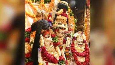 वाराणसी: सावन में मन मोह रहा काशी पुराधिपति का दिव्य श्रृंगार, श्रद्धालु हो रहे निहाल, देखें अद्भुत तस्वीरें
