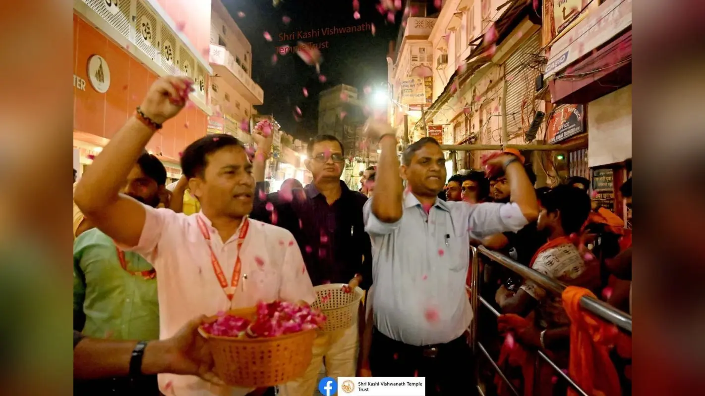 सावन के दूसरे सोमवार पर काशी विश्वनाथ का लाखों श्रद्धालुओं ने किया जलाभिषेक, CM योगी आदित्यनाथ ने मांगी मन्नत