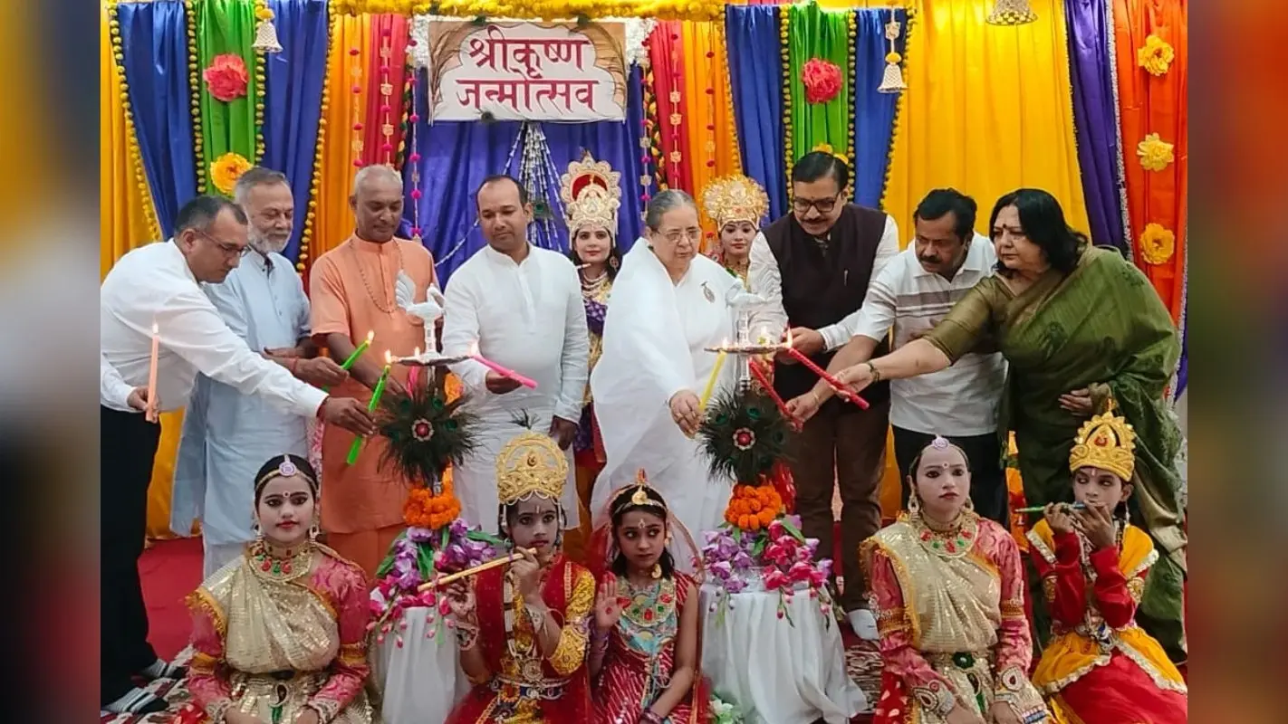 रांची: श्रीकृष्ण जन्माष्टमी पर सजी झांकी, सीसीएल अफसर हर्षनाथ मिश्रा बोले-कृष्ण के जीवन से लेनी चाहिए शिक्षा