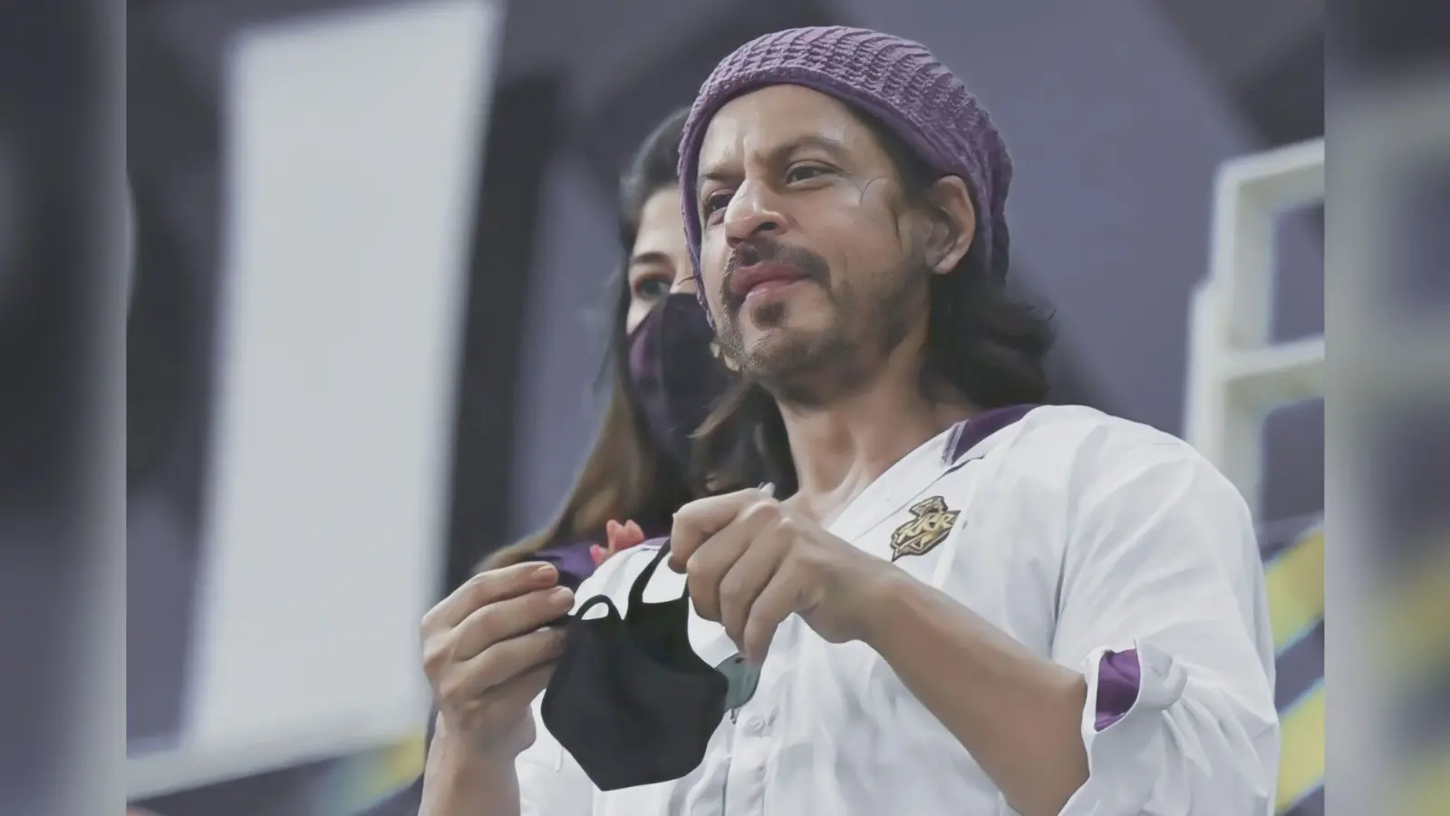जब मुश्किल वक्त में शाहरुख खान ने थामा दिनेश कार्तिक का हाथ, अपने खर्चे पर भेजा प्राइवेट जेट