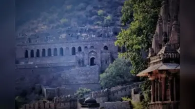 PHOTOS: भारत का सबसे रहस्यमयी और भूतिया किला, शाम होते ही मंडराने लगते हैं भूत