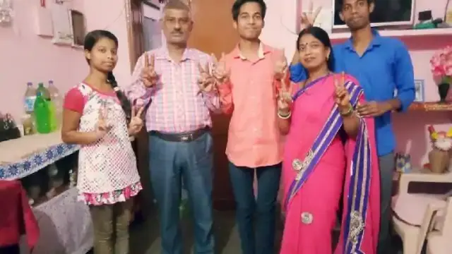 ट्यूशन पढ़ाकर भाई-बहन को पढ़ाया, दोनों ने 10वीं में किया स्कूल टॉप, खुद भी कॉमर्स में स्टेट टॉपर बने ‘शुभम’