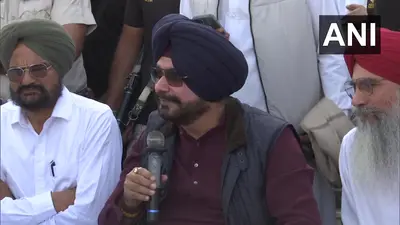 जेल से बाहर निकलते ही एक्टिव हुए सिद्धू, मूसेवाला परिवार से की मुलाकात, AAP सरकार पर साधा निशाना