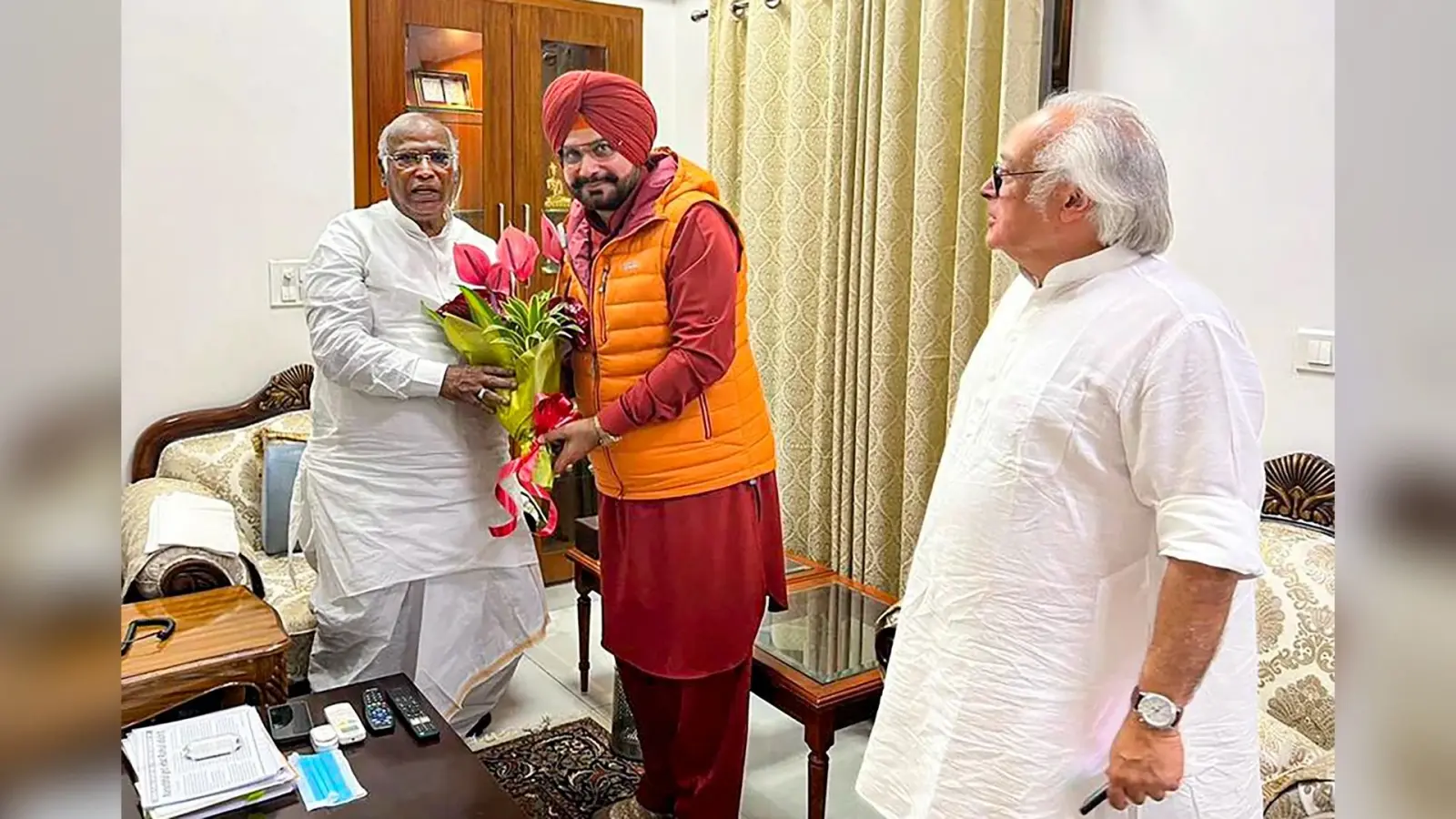 नवजोत सिंह सिद्धू ने कांग्रेस अध्यक्ष मल्लिकार्जुन खरगे से की मुलाकात, तारीफ में कही ये बात