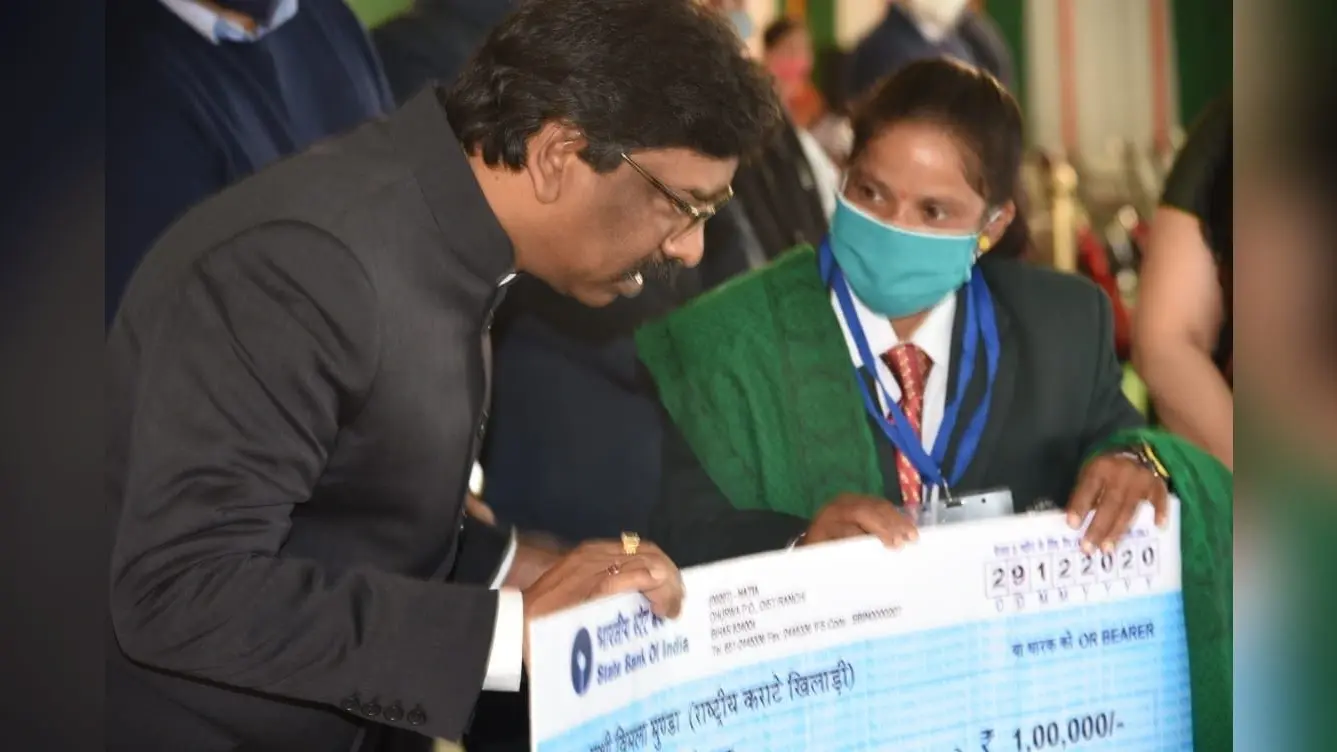 Jharkhand Government 1 year : यूथ, महिला और उद्यमियों के लिए हेमंत सोरेन ने क्या नई घोषणाएं शुरू कीं, इन 5 प्वाइंट में समझिए