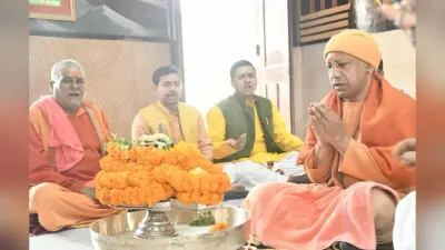Gorakhpur: हर-हर महादेव के जयघोष से गूंज उठा शिवालय, सीएम योगी ने किया रुद्राभिषेक, कई मंदिर में करेंगे दर्शन