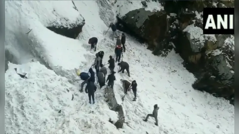 Sikkim Avalanche: नाथुला रोड पर हिमस्खलन, 7 की मौत, 20 घायल, पीएम मोदी ने हादसे पर जताया दुख