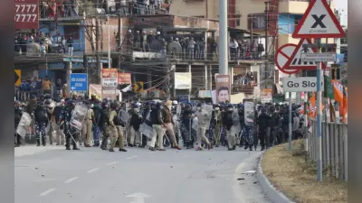 VIDEO: पश्चिम बंगाल सरकार के खिलाफ प्रदर्शन कर रहे भाजपा युवा मोर्चा के कार्यकर्ताओं पर सिलीगुड़ी में आंसू गैस के गोले दागे, एक की मौत