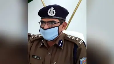 Coronavirus In Jharkhand : मास्क चेकिंग के दौरान शिक्षक को थप्पड़ मारना पड़ा भारी, ग्रामीणों ने किया हंगामा, सिमडेगा एसपी ने आरोपी एएसआई व हवलदार को किया लाइन हाजिर