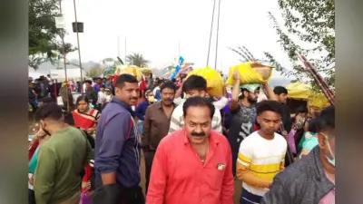 Chhath Puja 2020 : छठव्रतियों ने शंख नदी में उदीयमान सूर्य को दिया अर्घ, छठी मैया से की कोरोना से मुक्ति की कामना