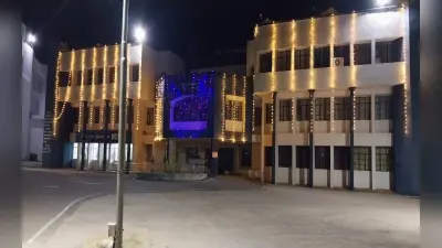 सिमडेगा : वृक्षारोपण व भवनों में झालर लगा कर जिले में हुई स्थापना दिवस की रस्म अदायगी, बना चर्चा का विषय