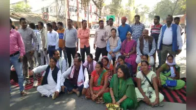 सिमडेगा में नाबालिग की हत्या के विरोध में भाजपाइयों ने किया रोड जाम, एनएच 143 पर वाहनों की लगी कतार