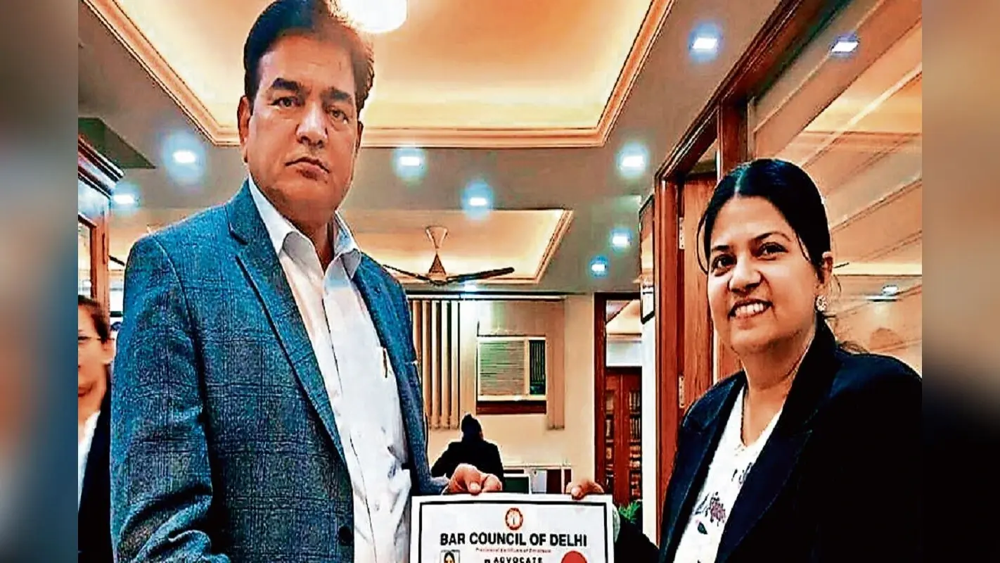 9 साल की उम्र में खो दी थी सुनने की क्षमता, फिर अपने संघर्ष से ऐसे बनी पहली मूक बधिर अधिवक्ता