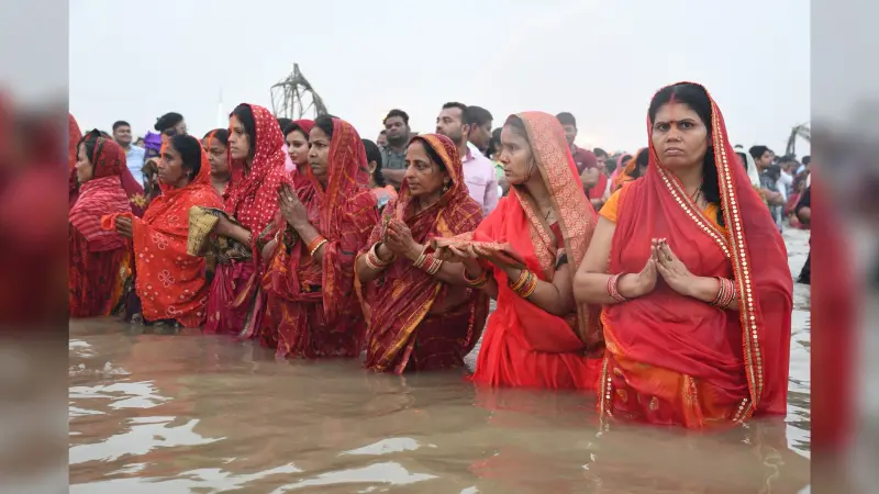 Chhath Geet: उग हे सूरज देव..कांच ही बांस के बहंगिया…ये है छठ के 10 फेमस लोक गीत जिन्हें किया जाता सबसे ज्यादा पसंद, देखें VIDEO