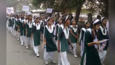 पीएम के संसदीय क्षेत्र वाराणसी में घर-घर बांटे जायेंगे छात्रों को स्कूल यूनिफॉर्म
