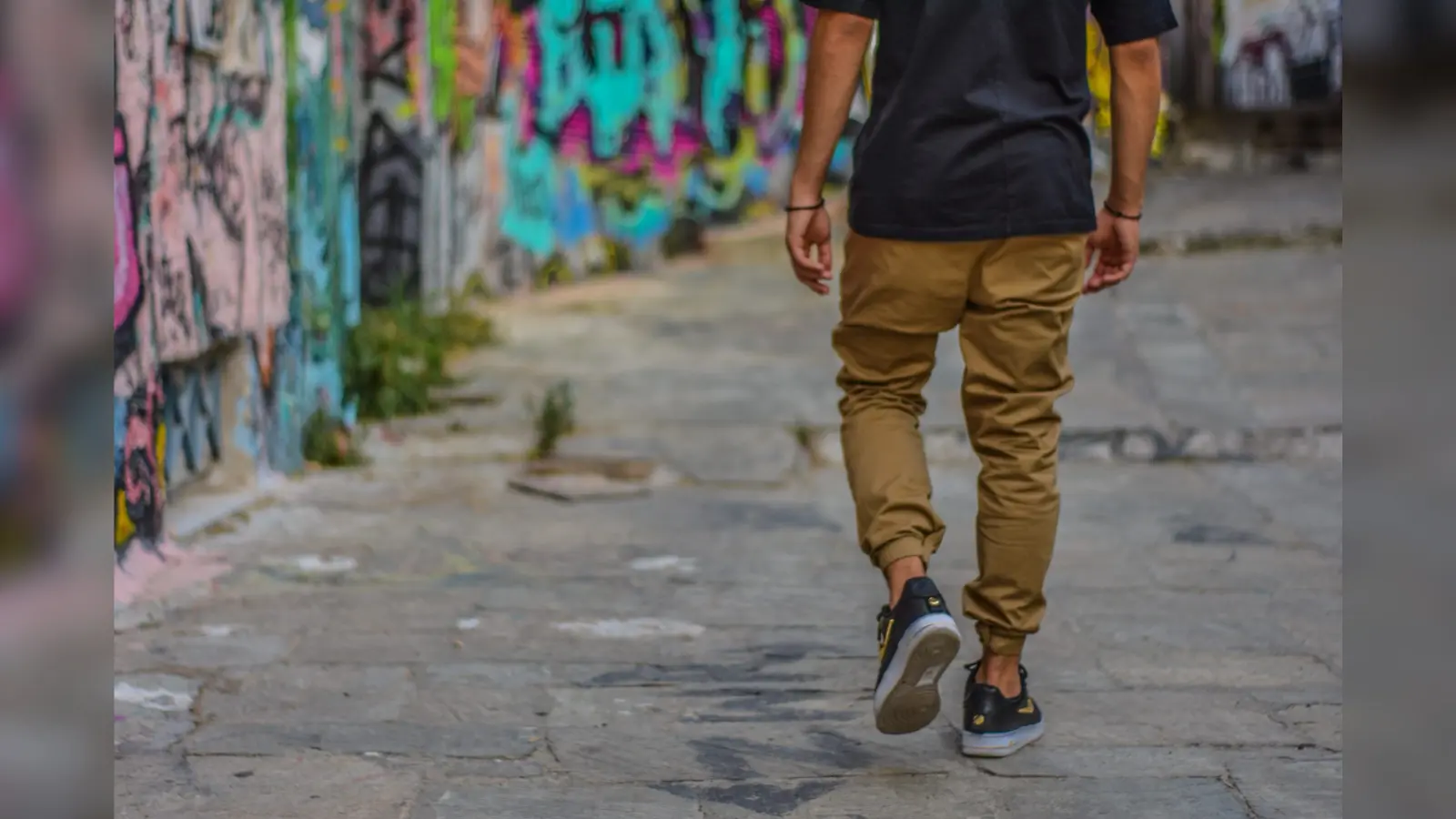 Slow Walk Side Effects: धीमी गति से चलना बन सकता है कोरोना से मौत का कारण, नए शोध में हुआ खुलासा
