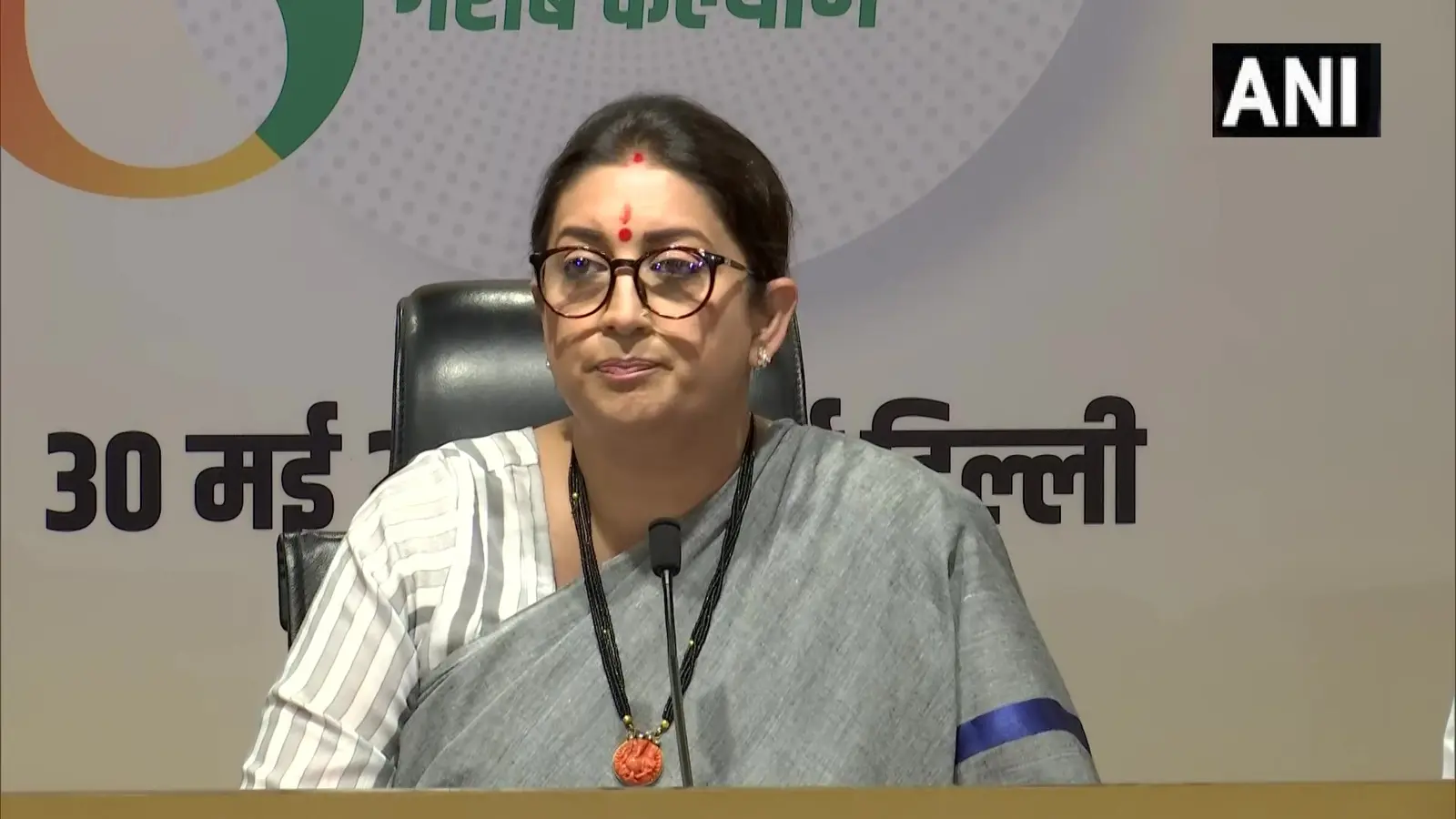 स्मृति ईरानी का आरोप- सत्येंद्र जैन ने बनाई फर्जी कंपनियां, क्यों केजरीवाल ने दी क्लीन चिट?