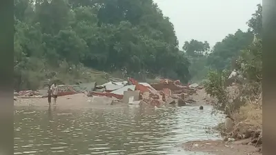 Jharkhand News: झारखंड में भारी बारिश में बहा 28 लाख का स्नानघाट, 2 सदस्यीय टीम गठित, DC ने मांगी रिपोर्ट