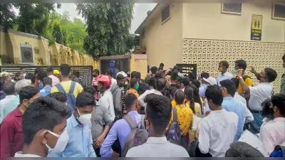 Bareilly News: बरेली में सर्वर ठप होने से सीटीईटी की परीक्षा रद्द, परीक्षार्थियों ने किया हंगामा