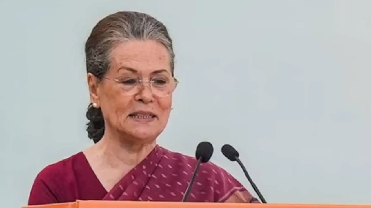 कर्नाटक में आज चुनाव प्रचार करेंगी सोनिया गांधी, चार साल बाद उतर रहीं मैदान में