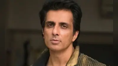 Sonu Sood: सोनू सूद के इस स्टंट पर रेलवे ने लगाई फटकार, एक्टर ने झट से मांगी माफी, जानें पूरा मामला