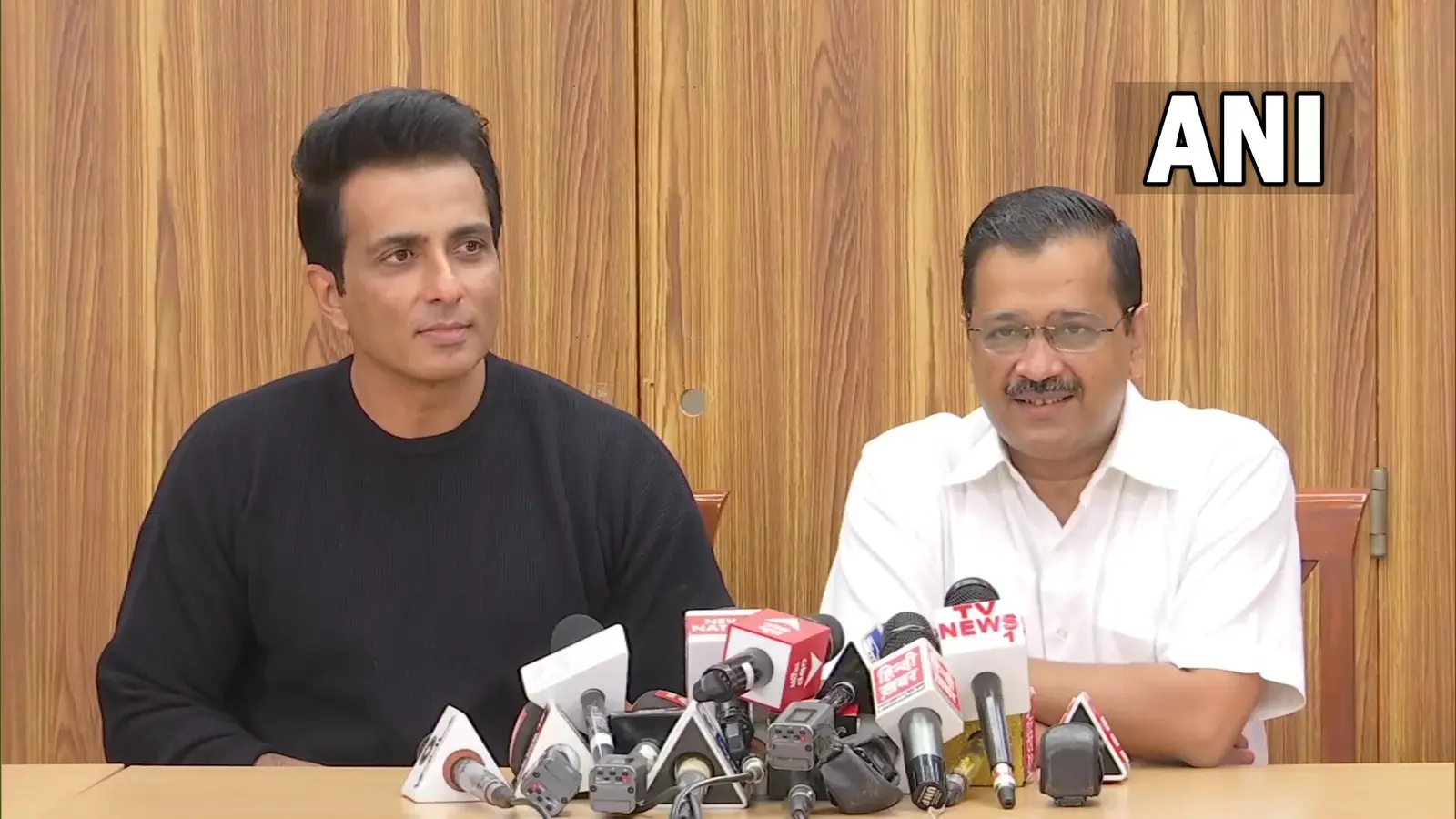 अरविंद केजरीवाल से मिलने के बाद बोले सोनू सूद, हमने राजनीति पर नहीं की बात