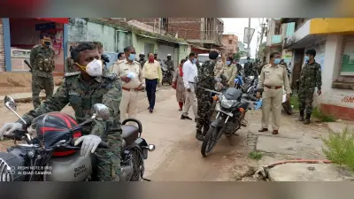 गुमला एसपी उतरे सड़क पर, मास्क नहीं पहनने वाले लोगों को फटकार लगाकर वसूला जुर्माना