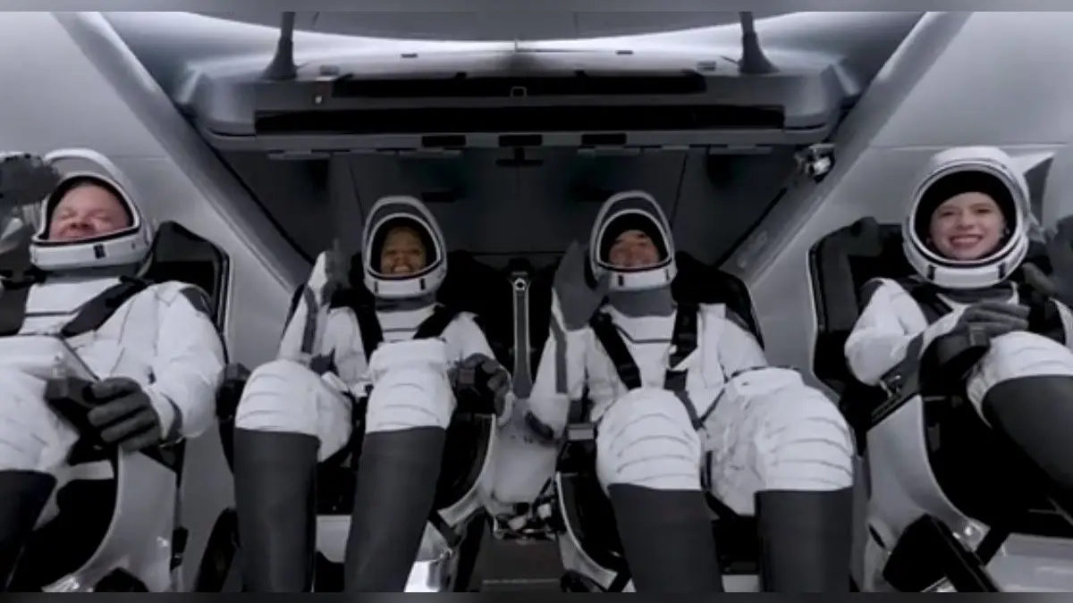 SpaceX Inspiration4: अंतरिक्ष में पहली बार धरती के 4 लोगों ने रखा कदम, एलन मस्क की SpaceX ने रचा इतिहास