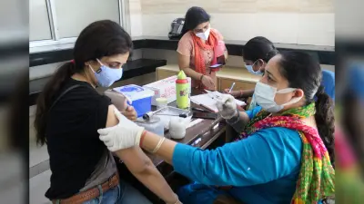 Coronavirus Third Wave : तीसरी लहर के खतरे के बीच AY.1 और AY.2 के डेल्टा संक्रामक को लेकर आई ये खबर