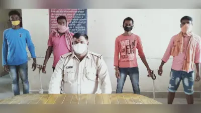 कुल्हाड़ी से मार कर घायल करनेवाले दो आरोपी गिरफ्तार, अवैध शराब की बिक्री करते दो पकड़ाये