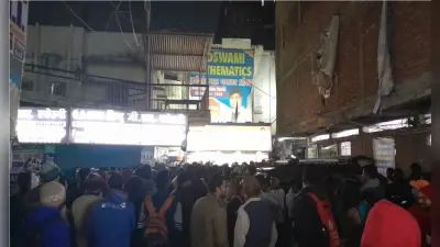 पटना में लड़की के पीछे बैठने को लेकर कोचिंग में बवाल, मौके पर जुटी छात्रों की भीड़, जानें क्या है पूरा मामला