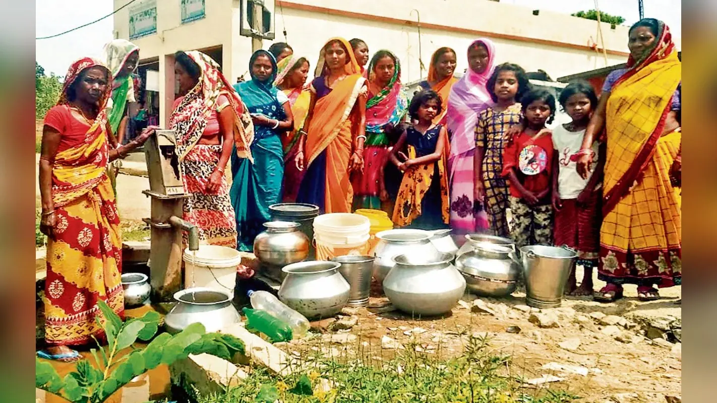 बोकारो के इन दो मोहल्लों में पानी की घोर किल्लत, महिलाएं करती हैं रतजगा