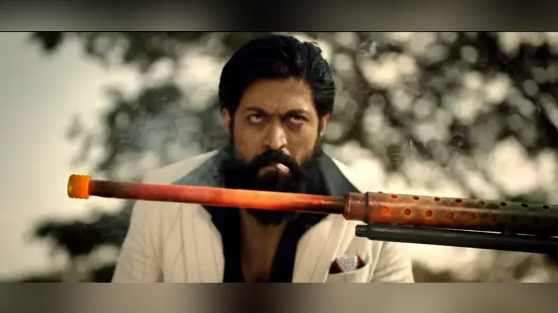 Online Leak होने वाली थी KGF 2, YASH ने कुछ घंटों पहले ही जारी करवाया Teaser, संजय दत्त और रवीना भी दिखे