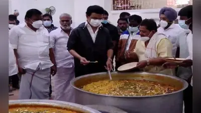 तमिलनाडु: सीएम स्टालिन ने बारिश से प्रभावित इलाकों का किया दौरा, बांटा भोजन