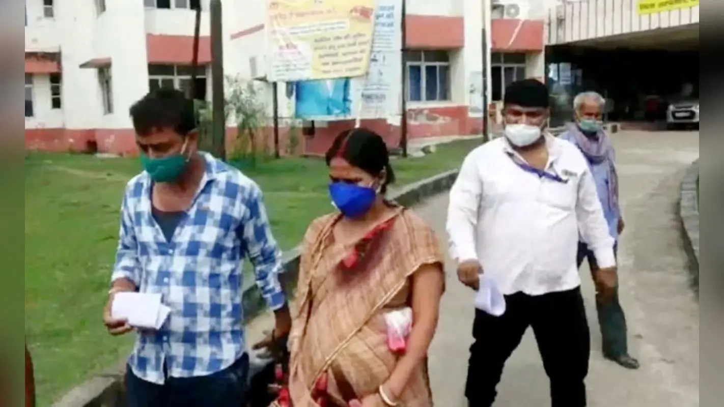 झारखंड में गर्भवती महिला के गले में टूटकर फंसा कोरोना का टेस्ट किट, फिर जानें क्या हुआ