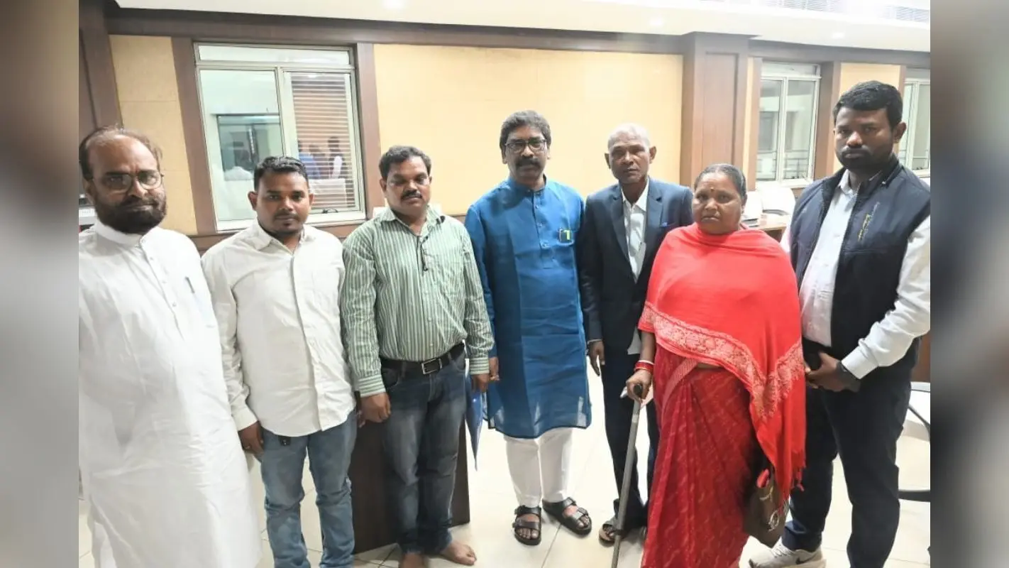 झारखंड: सीएम हेमंत सोरेन से मिले दिवंगत सुभाष मुंडा के परिजन, लगायी न्याय की गुहार, मिला ये आश्वासन
