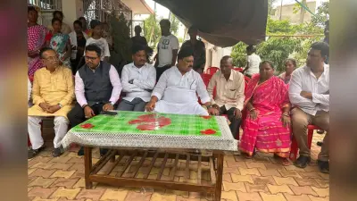 सुभाष मुंडा के परिजनों से मिले मंत्री मिथिलेश ठाकुर, बोले-परिजनों को मिलेगा न्याय,सीएम से जल्द कराएंगे मुलाकात