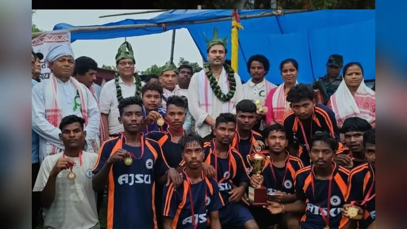 Jharkhand news: राजकीय सम्मान के साथ पूर्व विधायक शिवा महतो का हुआ अंतिम संस्कार,कई राजनेताओं ने की शिरकत