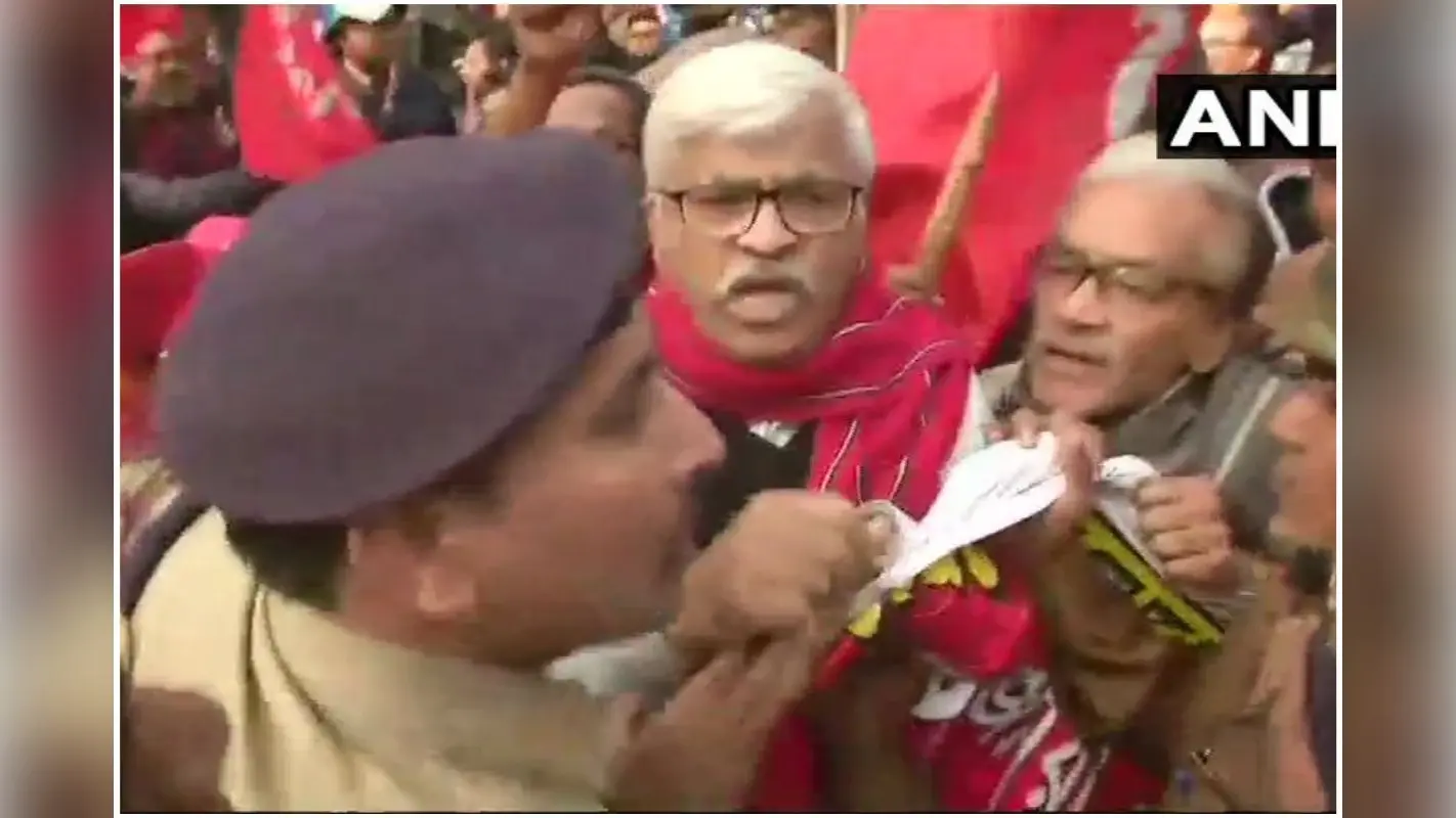 WB News : जयनगर में तृणमूल नेता की हत्या को लेकर तनाव के बीच माकपा नेताओं और पुलिस में धक्का-मुक्की