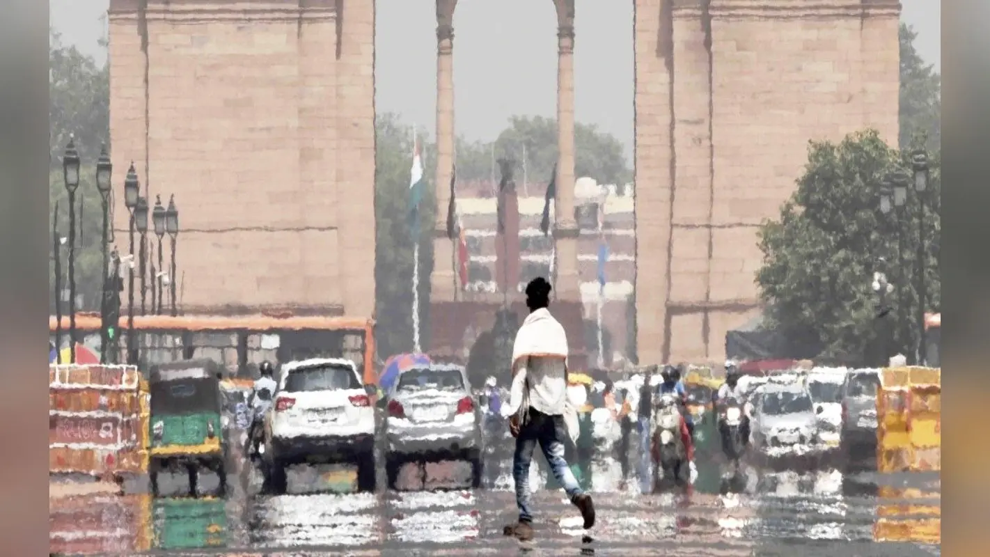 Weather Forecast: दिल्ली में तापमान 32 डिग्री के पार, राजस्थान में हो सकती है बारिश