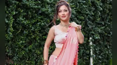 TMKOC: नयी ‘अंजलि भाभी’ ने सेट से शेयर की ये खास तसवीरें, तारक संग इस अंदाज में आईं नजर