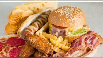 Super Unhealthy Foods: बच्चों के लिए बेहद हानिकार हैं ये फूड्स, देने से बचें