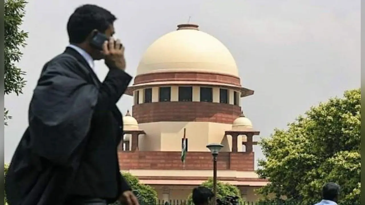 अनुकूल चंद्र को ‘परमात्मा’ घोषित करने की मांग वाली याचिका खारिज, सुप्रीम कोर्ट ने लगाया 1 लाख का जुर्माना