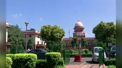 Karnataka Hijab Row: कर्नाटक हिजाब विवाद पर सुप्रीम कोर्ट में सुनवाई बुधवार तक टली, जानें क्या है मामला