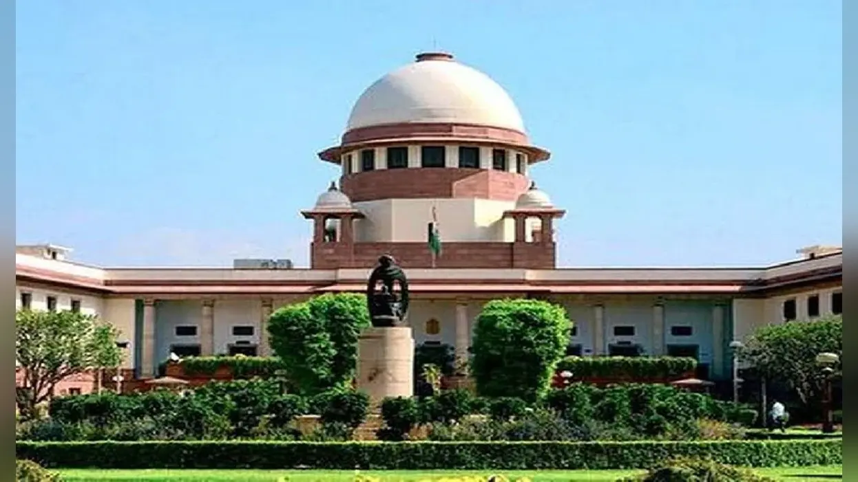 समलैंगिक विवाह : केंद्र ने SC से कहा, याचिकाओं में उठाए गए सवालों को संसद पर छोड़ दें
