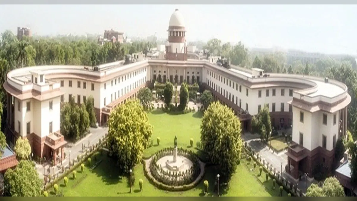 मुफ्त सेवाएं और उपहार देना राजनीतिक दलों को पड़ सकता है महंगा, सुप्रीम कोर्ट ने चुनाव आयोग से मांगा जवाब