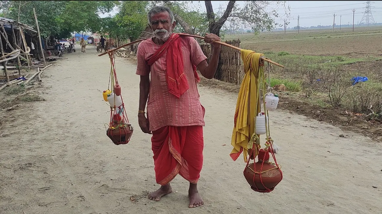 श्रावणी मेला 2023: साल में 48 बार सुराही में जल भरकर पैदल जाते देवघर, फलाहारी बाबा ने 40 साल से नहीं खाया अन्न