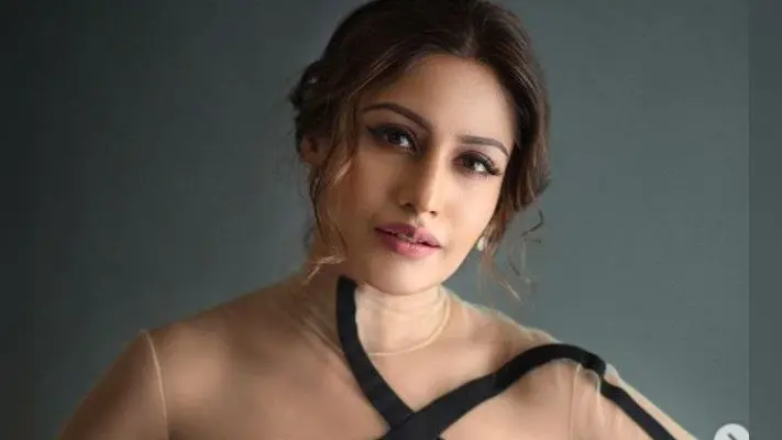 सुरभि चंदना ने ट्रांसपेरेंट ड्रेस में कराया Bold Photoshoot, फैंस ने कमेंट में लिखा खूबसूरती का सीक्रेट क्या है