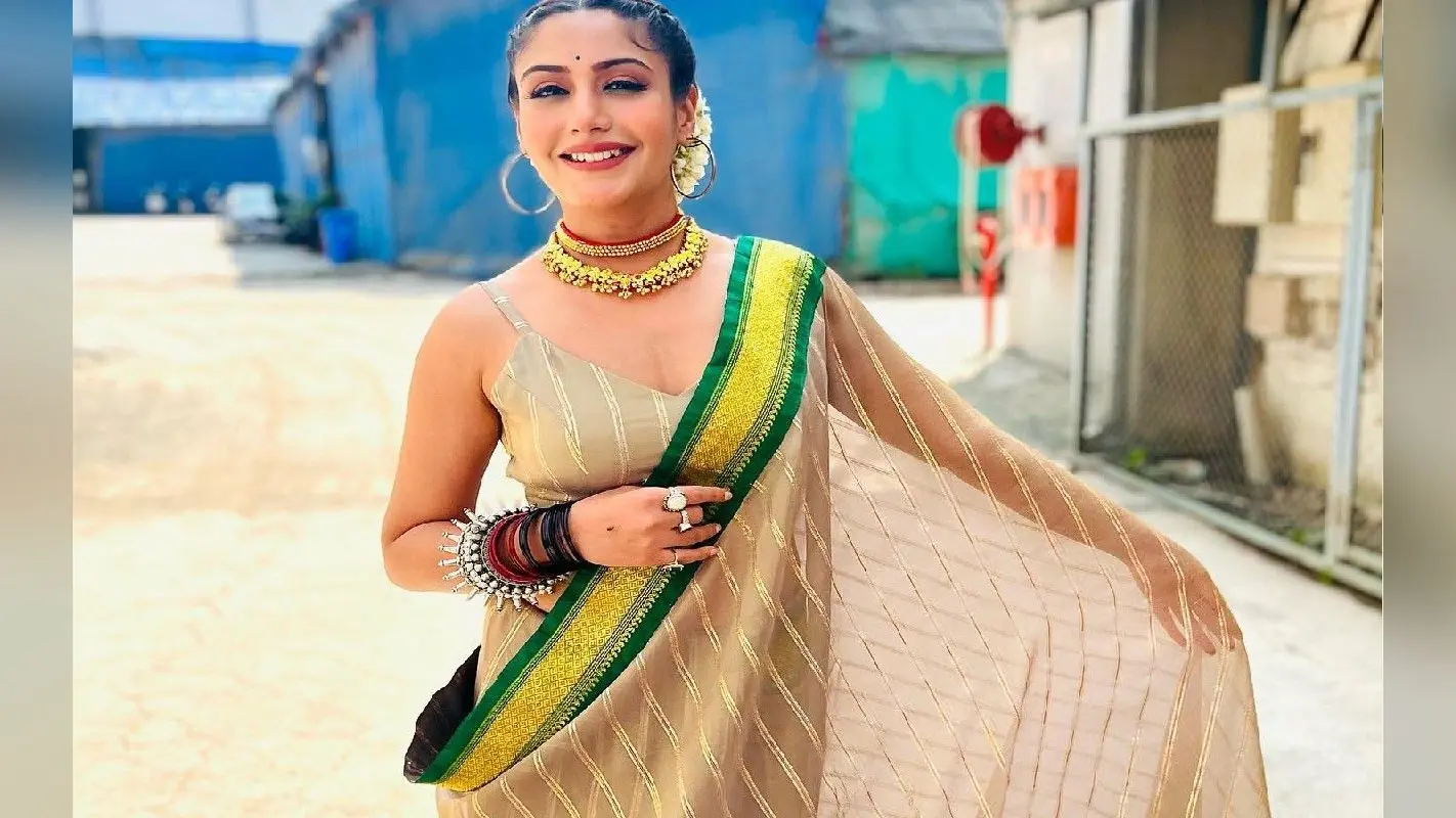 Surbhi Chandna: टीवी की नागिन सुरभि चंदना ने साड़ी पहन ढाया कहर, शोख अदाएं देख मदहोश हुए फैंस