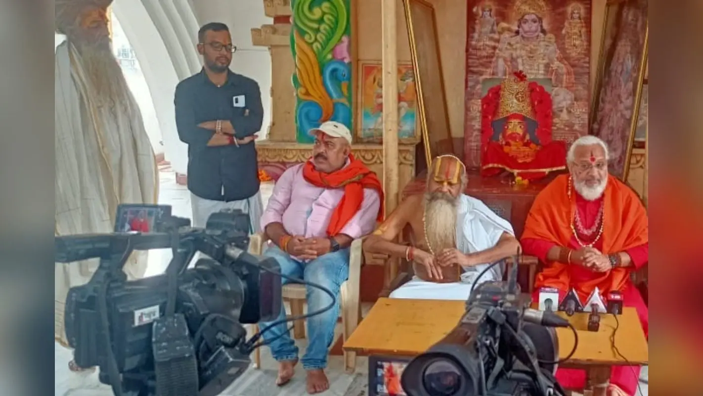 रांची: संकट मोचन हनुमान मंदिर की नयी कमेटी का महामंडलेश्वर सूर्य नारायण दास त्यागी ने किया विरोध, कही ये बात